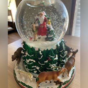 Woodland Santa Tealight Globe
